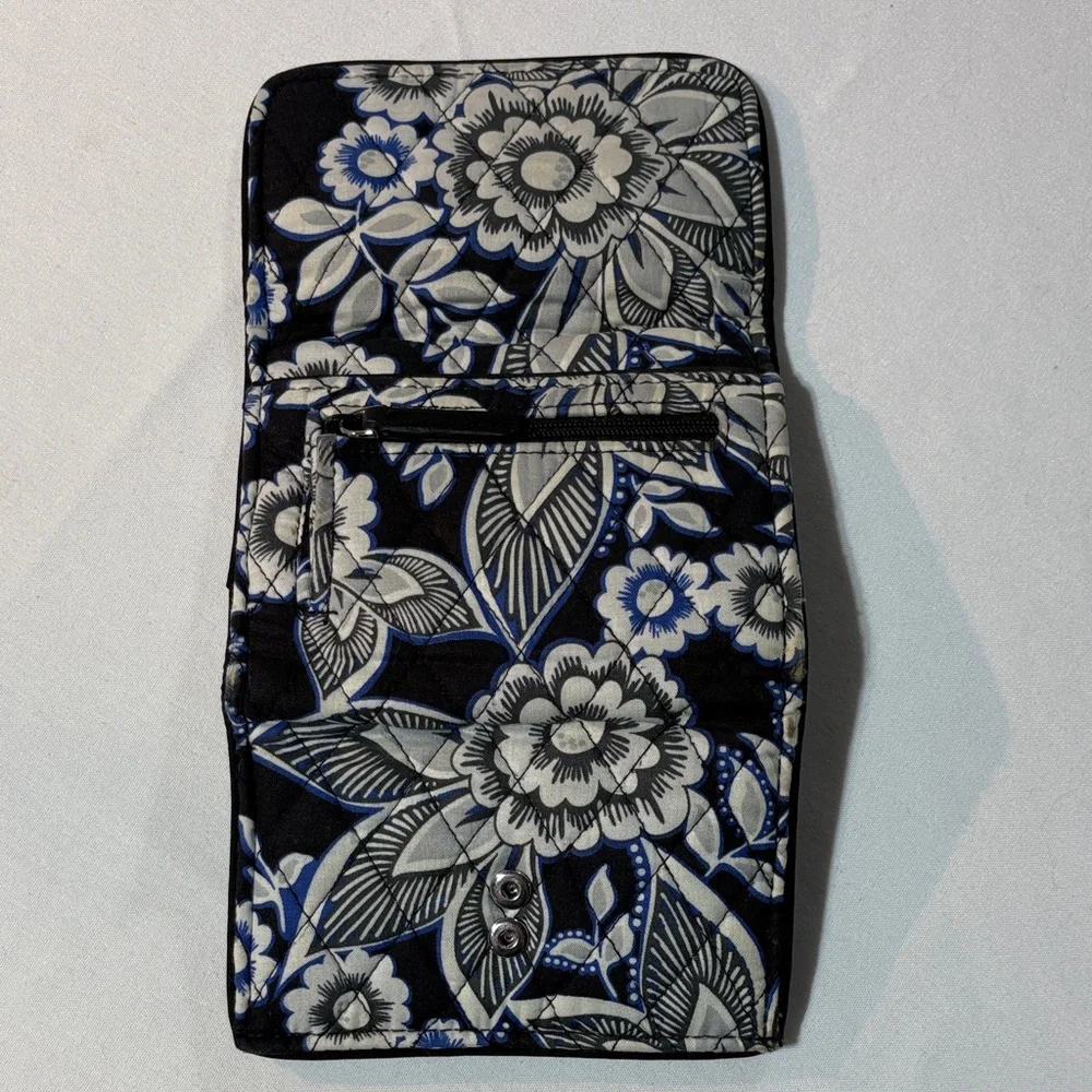 Vera Bradley RFID Tri-Fold Wallet Snow Lotus pattern EC - Picture 6 of 10